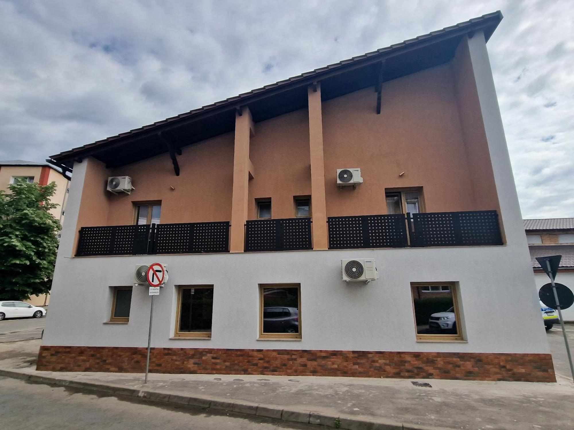 Colt De Rai Hotel Resita Bagian luar foto