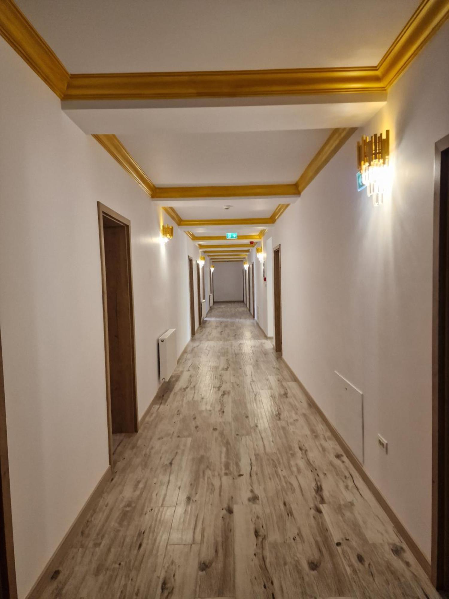 Colt De Rai Hotel Resita Bagian luar foto