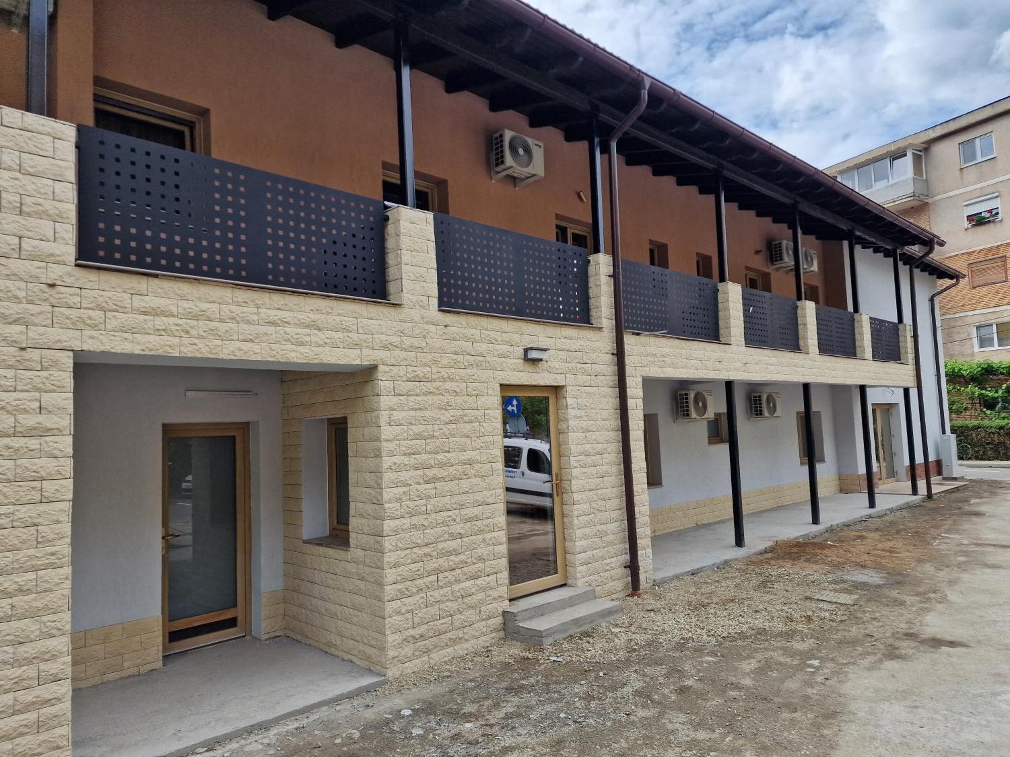 Colt De Rai Hotel Resita Bagian luar foto