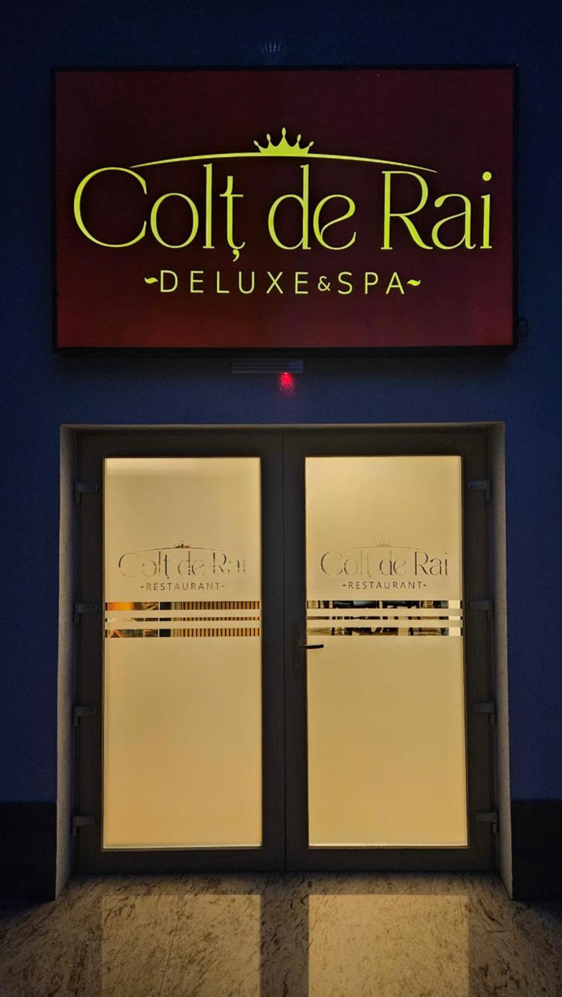 Colt De Rai Hotel Resita Bagian luar foto