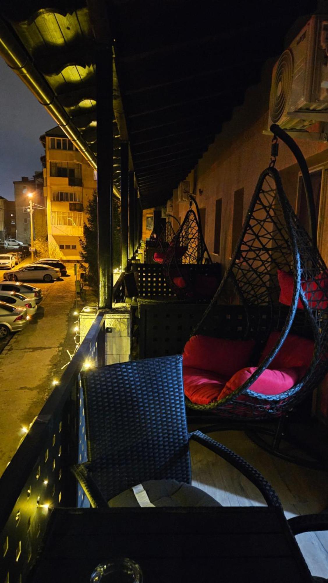 Colt De Rai Hotel Resita Bagian luar foto