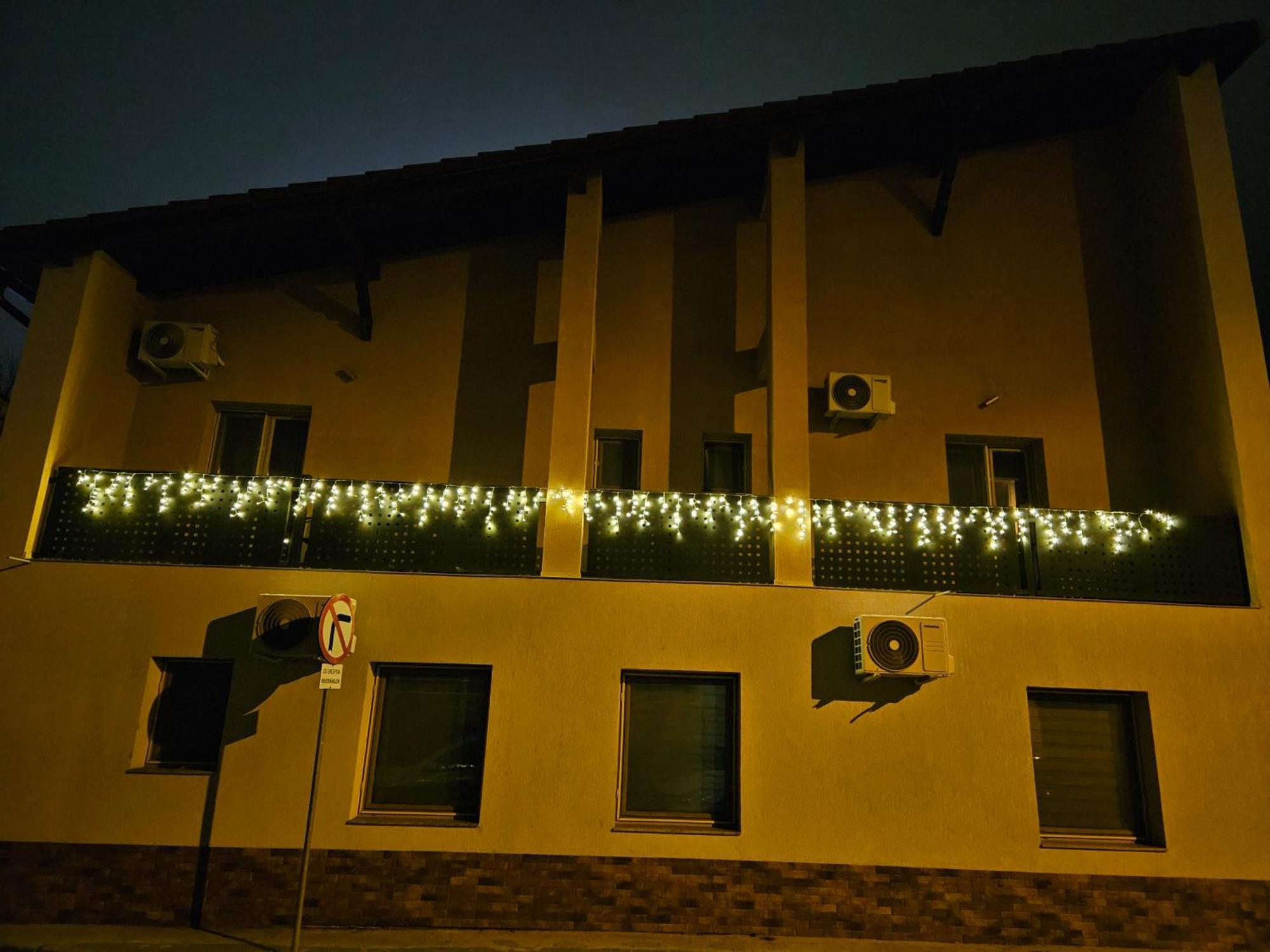 Colt De Rai Hotel Resita Bagian luar foto