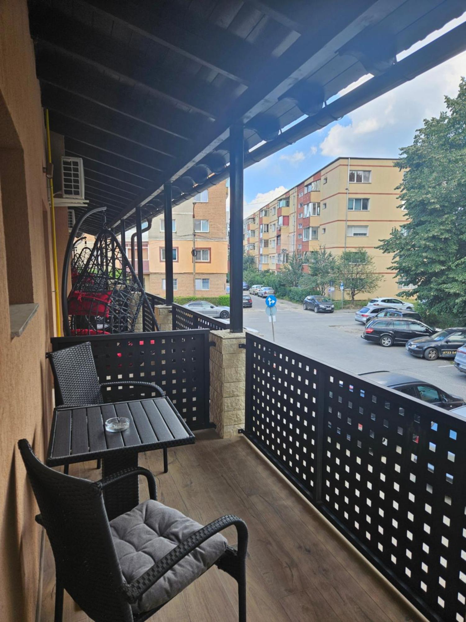 Colt De Rai Hotel Resita Bagian luar foto
