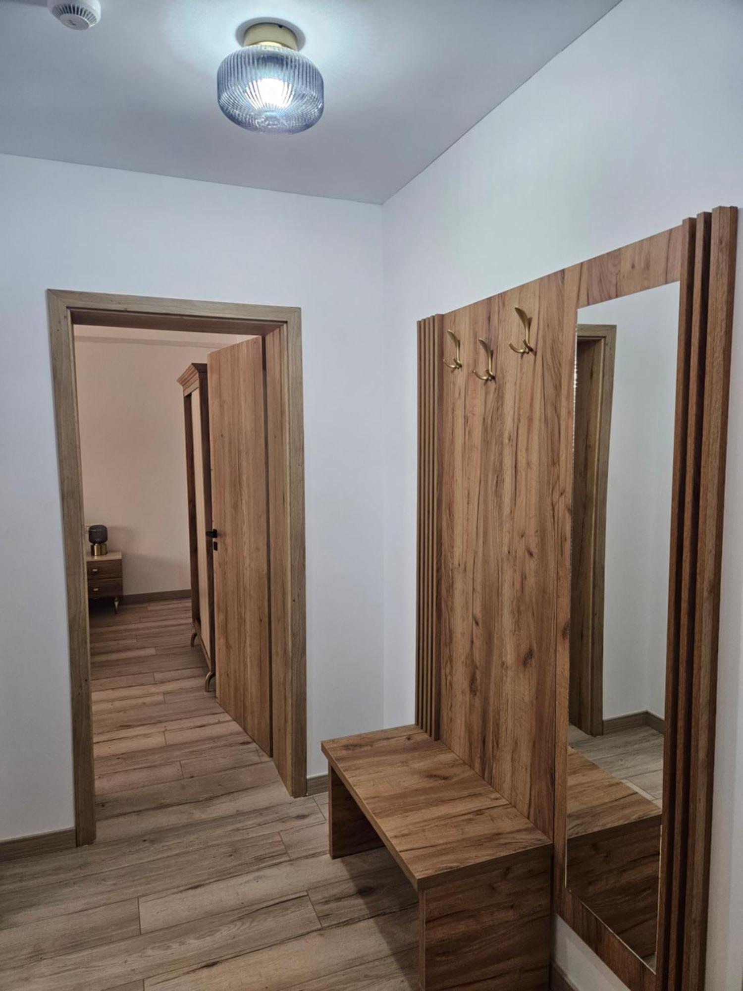 Colt De Rai Hotel Resita Bagian luar foto